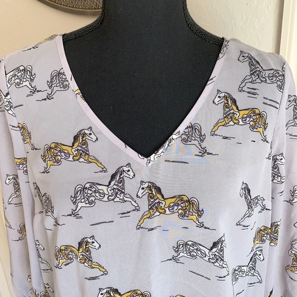 Horse Print Sheer Tunic-Like Top Medium - Picture 4 of 8
